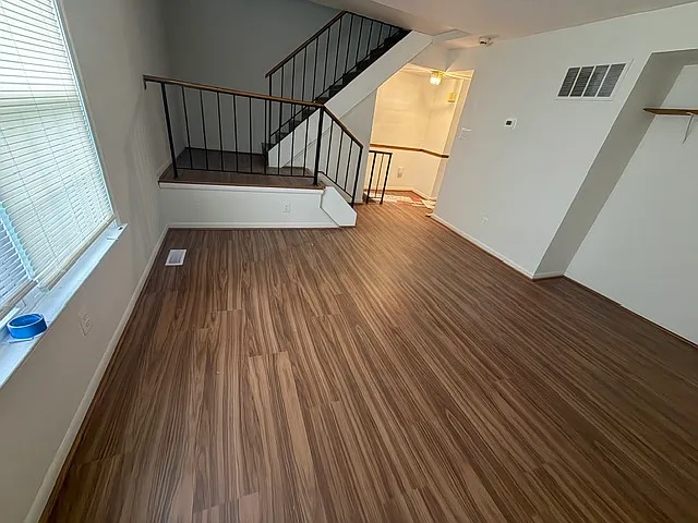 3 bed, 2.5 bath, 1100 sqft, $2,600 — Photo 3