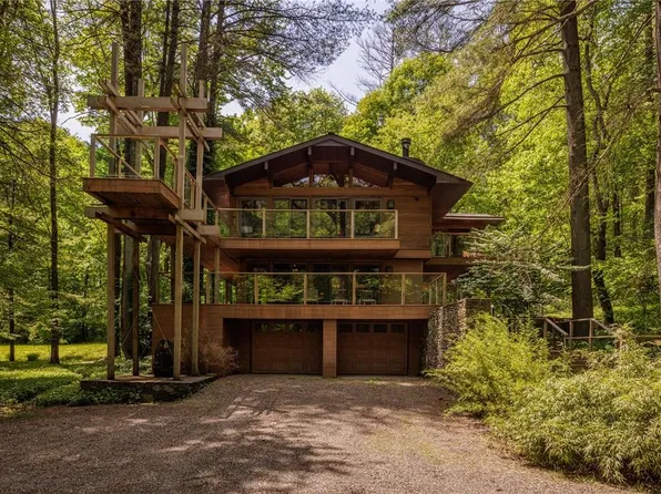 258 Woodstock, Millbrook, NY 12545