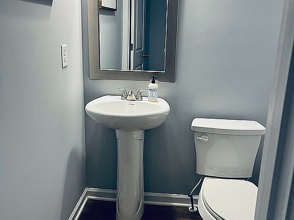 4th image of 834 Wilbanks Rd