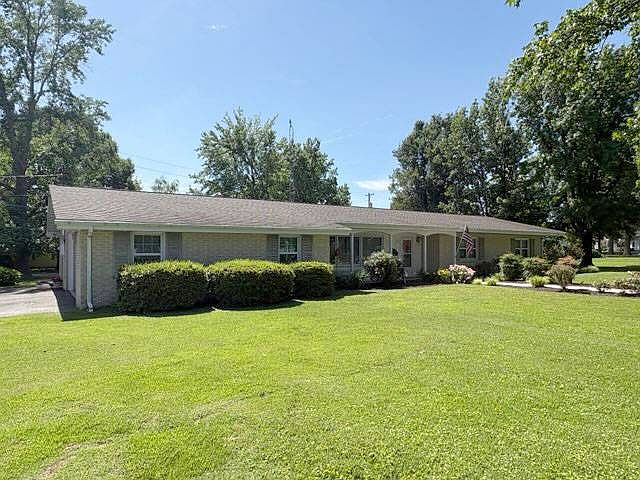 1st image of 4 Kincaid Dr