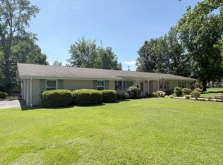 4 Kincaid Dr, Fairfield, IL 62837