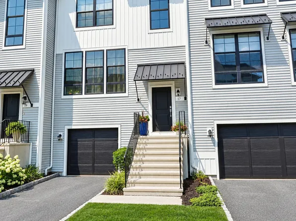 17 Brentwood Circle #17, Danbury, CT 06810