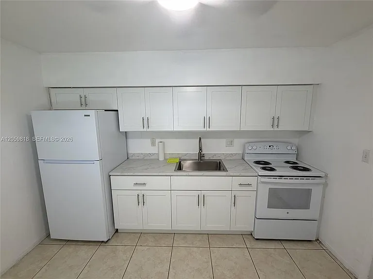 613 NW 5th Ct — Photo 5
