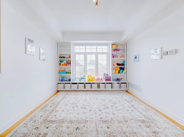 30 Greensborough Village Cir #22, Markham, ON L6E 1Z1