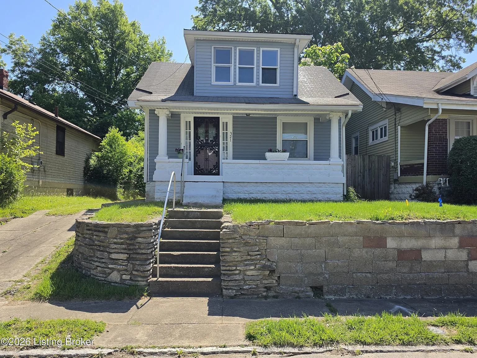 4 bed, 2.0 bath, 1200 sqft, $1,500 — Photo 1