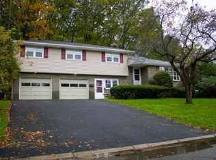 812 Sequoia Ln, Vestal, NY 13850
