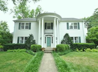 1401 SW Stratford Rd, Topeka, KS 66604