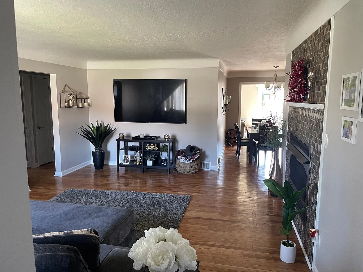3 bed, 1.5 bath, 1229 sqft, $2,200 — Photo 2