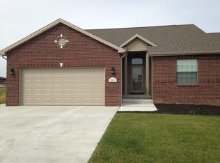 7810 Hacienda Dr, Lincoln, NE 68516