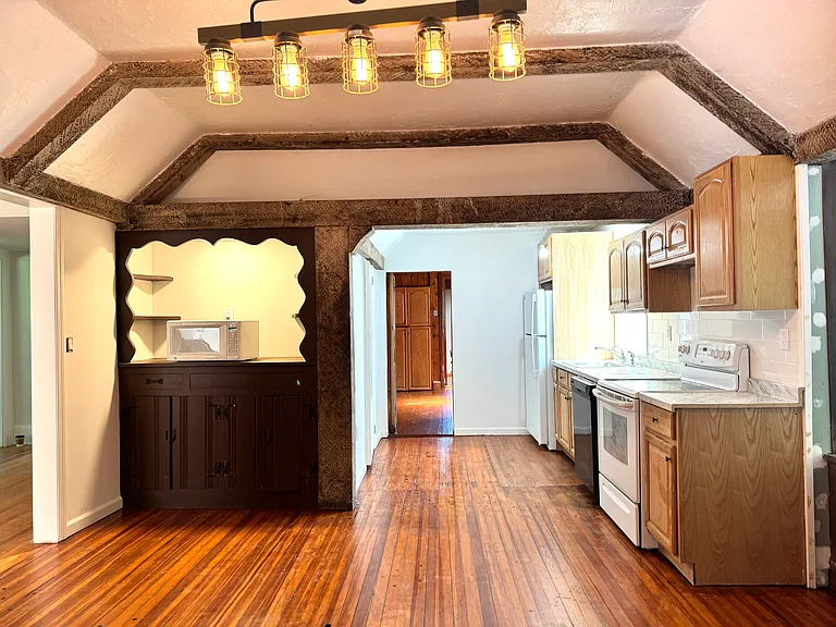 560 Taxter Rd — Photo 27