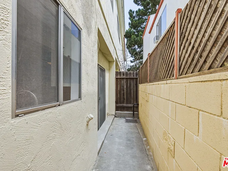 1330 Yale St #2 — Photo 15