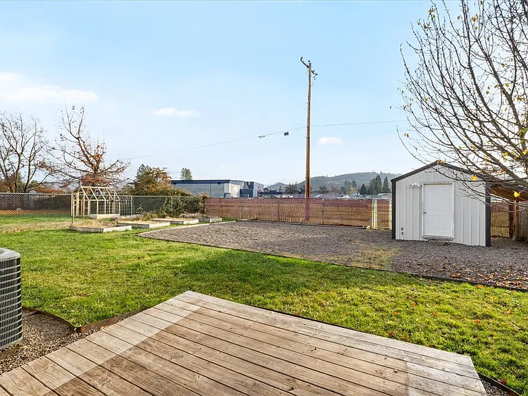 106 N Buchanan Ave — Photo 22