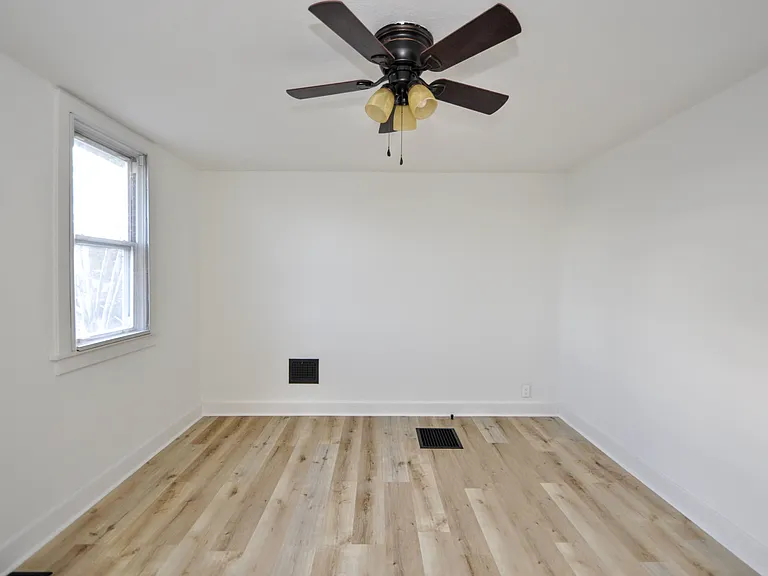 317 Reifert St — Photo 10