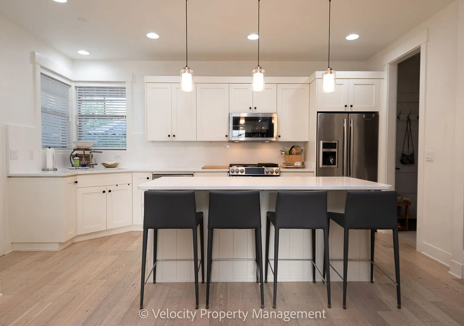 Beautiful NW Crossing Townhome with Main-Level Primary Suite! — Photo 3