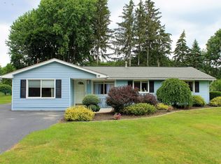 32 Meadow Dr, Spencerport, NY 14559