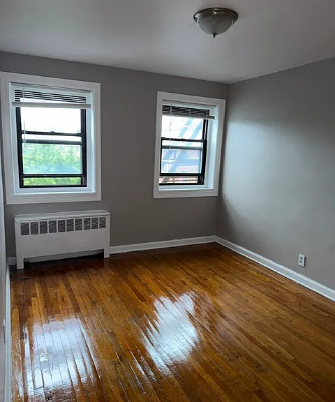 2334 Hudson Ter #C6 — Photo 8
