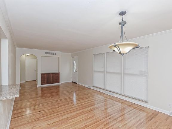 3rd image of 8823 Iroquois Dr