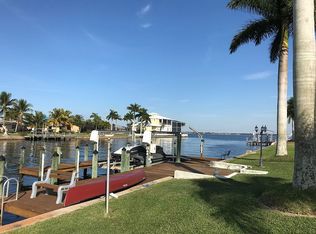 2113 SE 36th Ter, Cape Coral, FL 33904