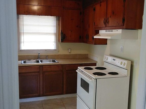 3rd image of 6480 Cypress St