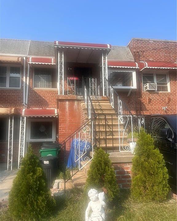 1st image of 964 E 108th St