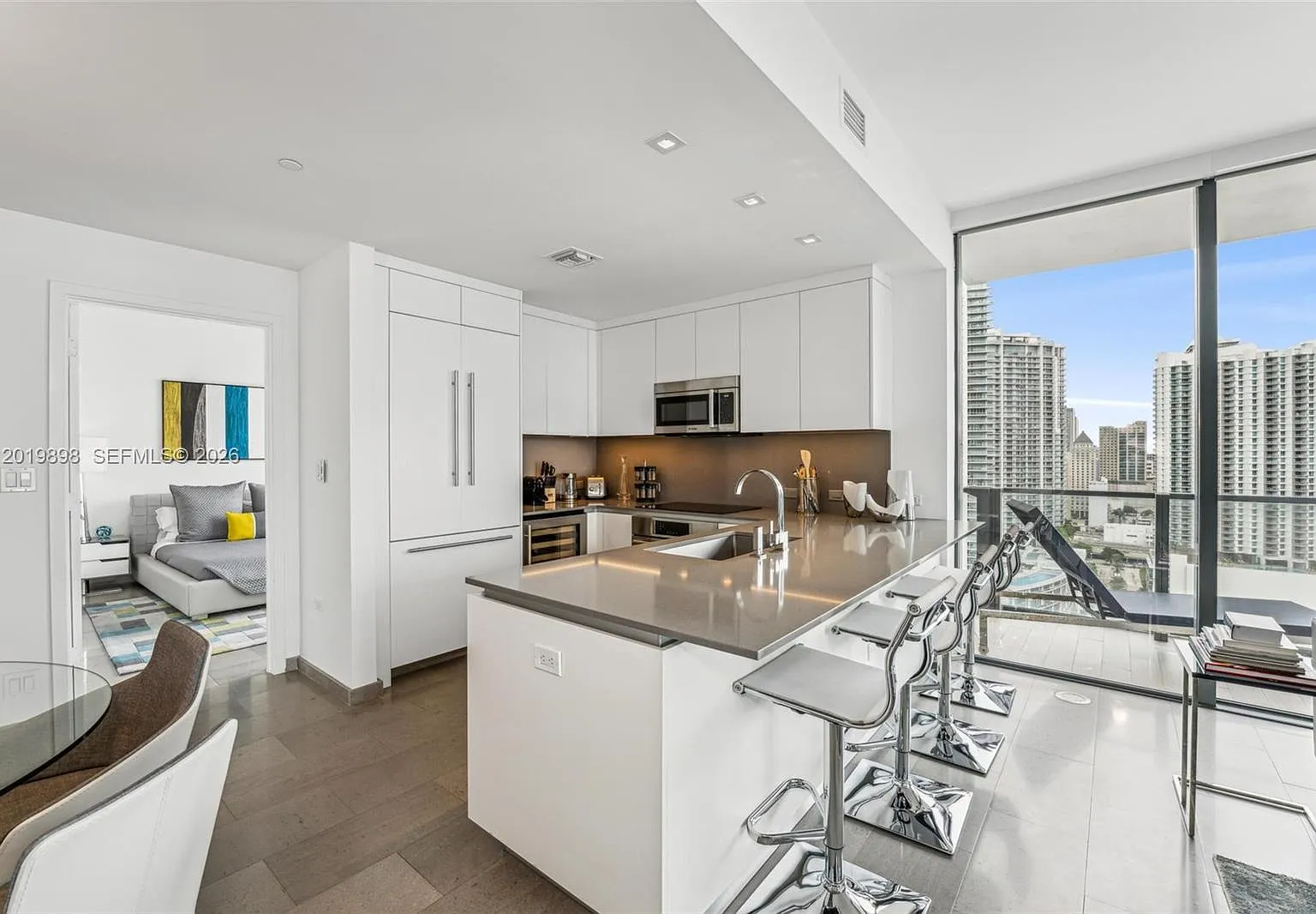 Rise Condo — Photo 4