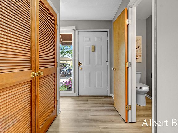 5th image of 4049 S Norway St SE #95