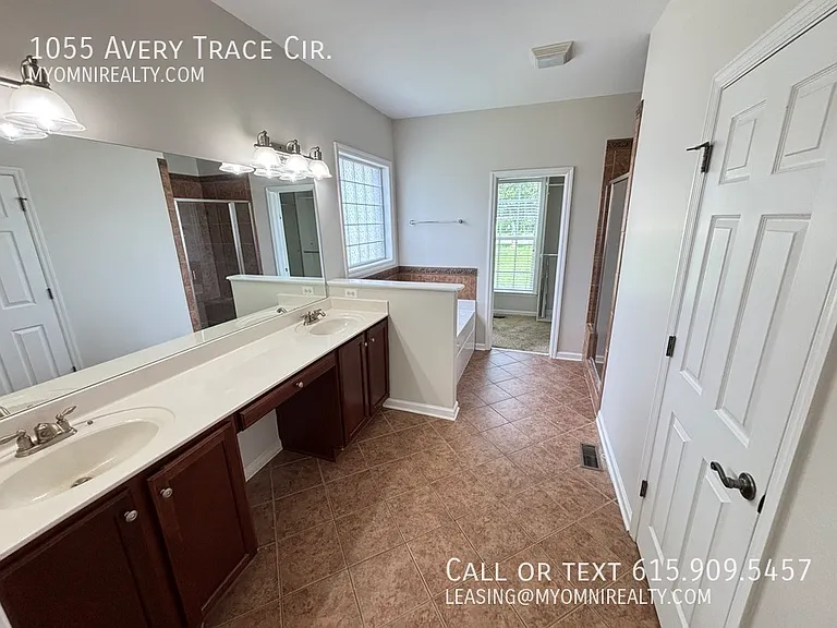 1055 Avery Trace Cir — Photo 17