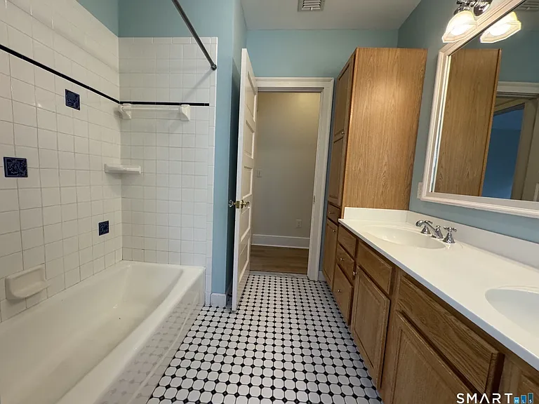 9 Lemay St — Photo 36