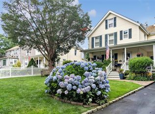 16 Clement St, Glen Cove, NY 11542