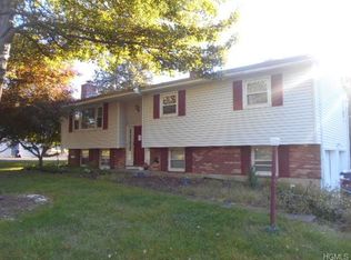 29 Ona Ln, New Windsor, NY 12553