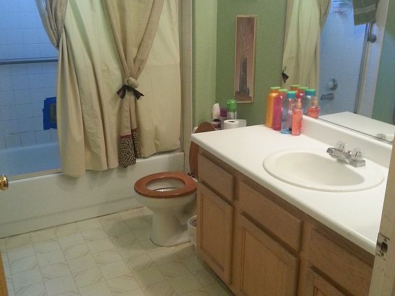 5th image of 1401 Linnbaker Ln Unit 102