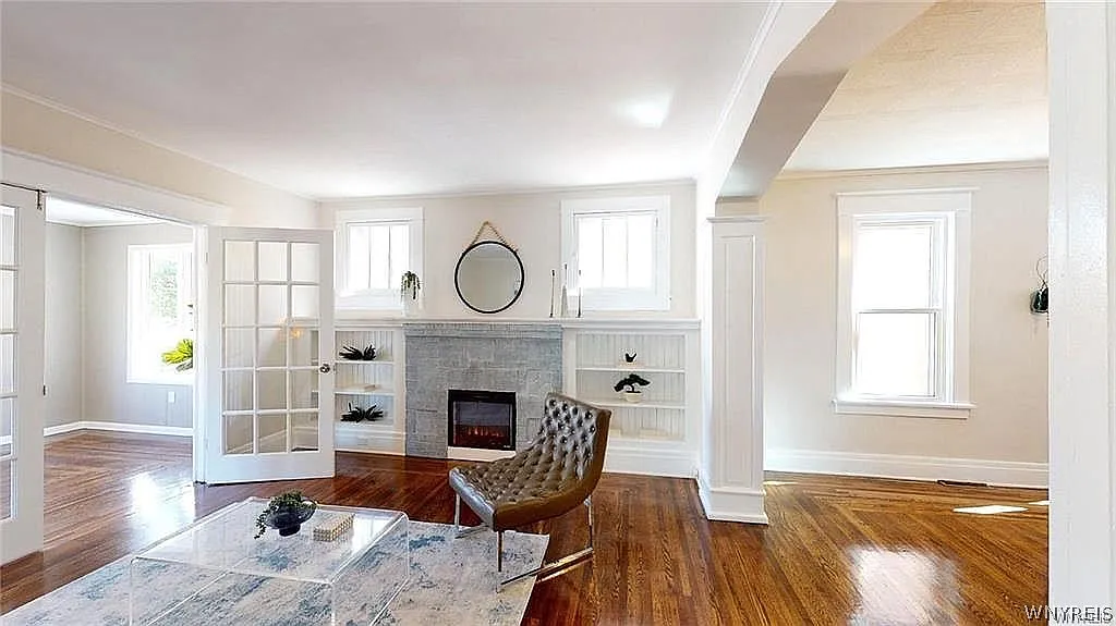 5 bed, 2.0 bath, 2547 sqft, $1,695 — Photo 3