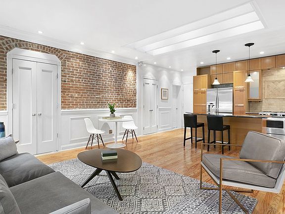 3rd image of 28 W 40th St #4S