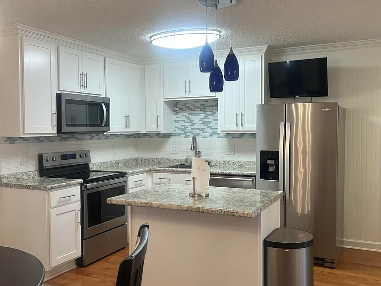 427 Russell St NE — Photo 3