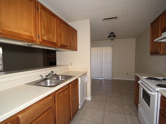 5th image of 1809 Cedarhill Dr APT D