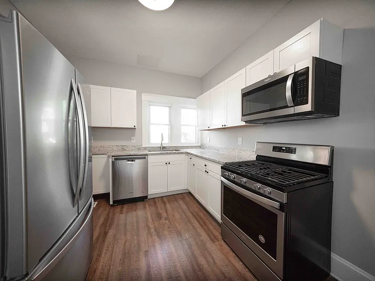 1376 Gladys Ave #1376 — Photo 7