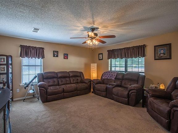 3rd image of 1806 La Fontaine Ln