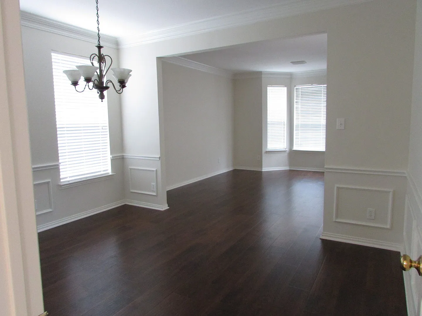 Spacious home in North Arlington — Photo 4