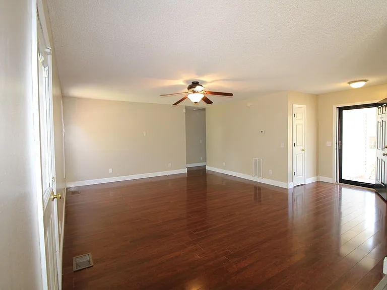 2545 Autumn Ter — Photo 2