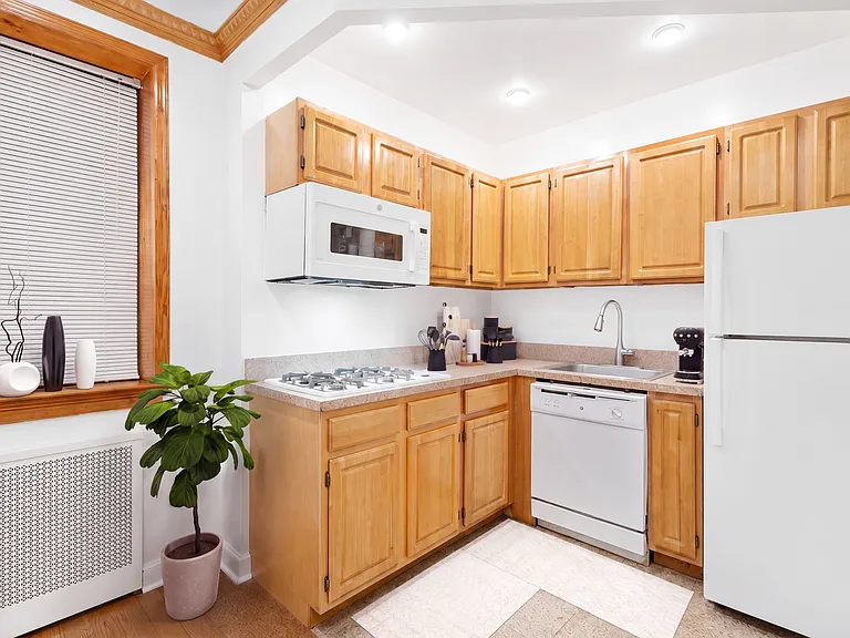 1590 York Ave #3A — Photo 3