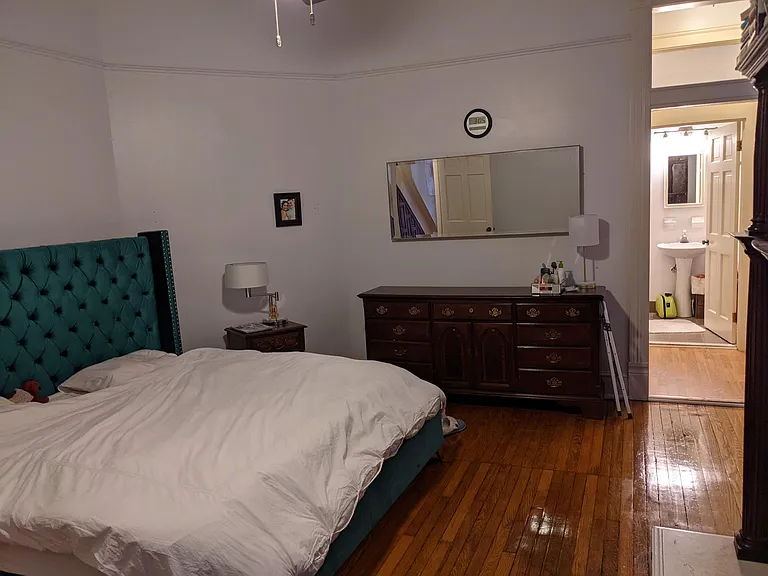 420 Warren Cres #1 — Photo 13