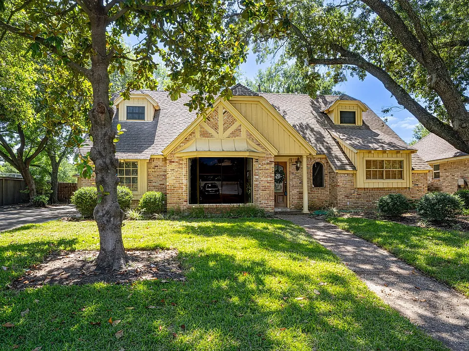 1704 Crystal Hills Dr