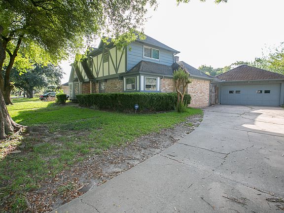 4th image of 8903 Tavistock Dr