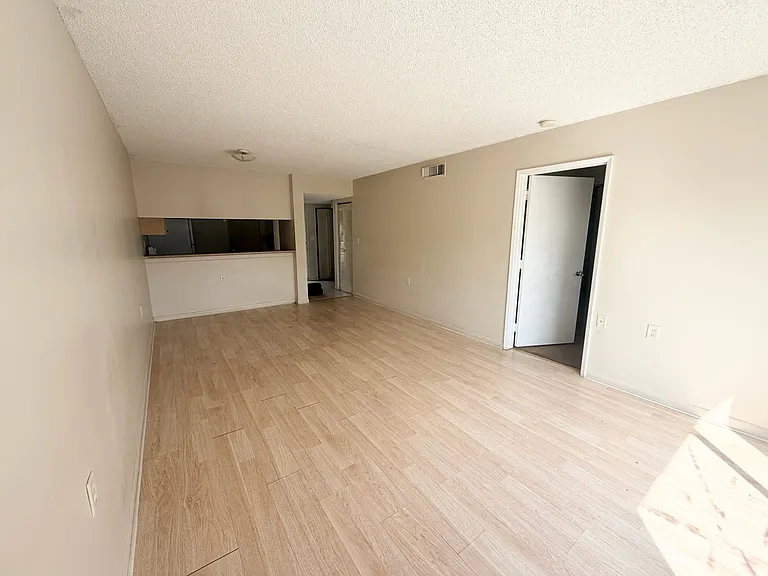 960 Lake Victoria Dr #C-1 — Photo 3