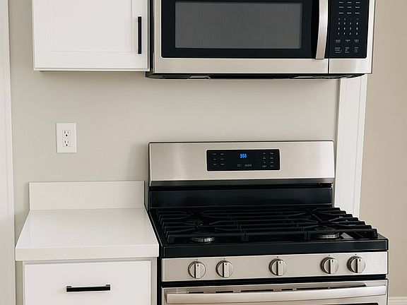 5th image of 2816 N Fratney St APT 4