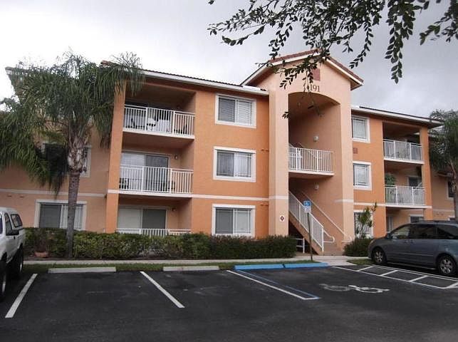 1st image of 191 SW Palm Dr APT 104