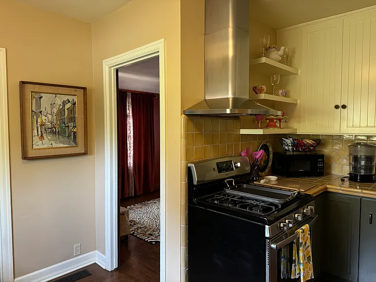 123 W 27th St — Photo 13