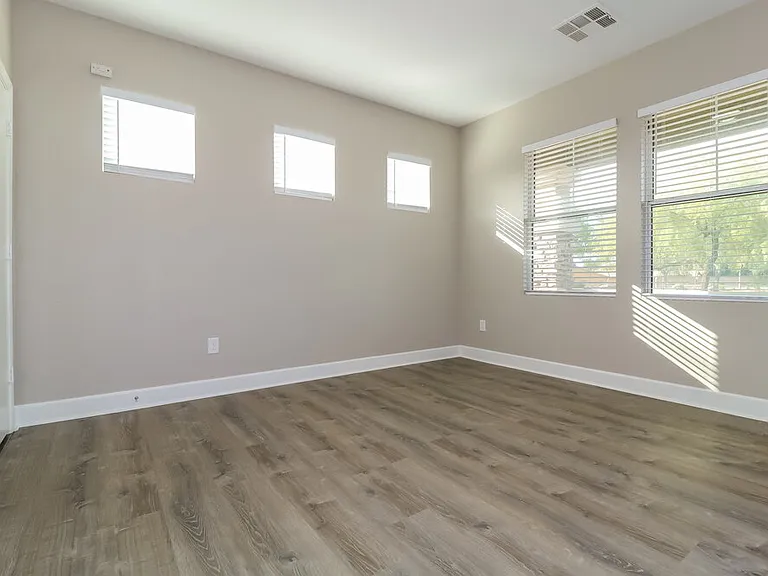 13506 W Marshall Ave — Photo 4