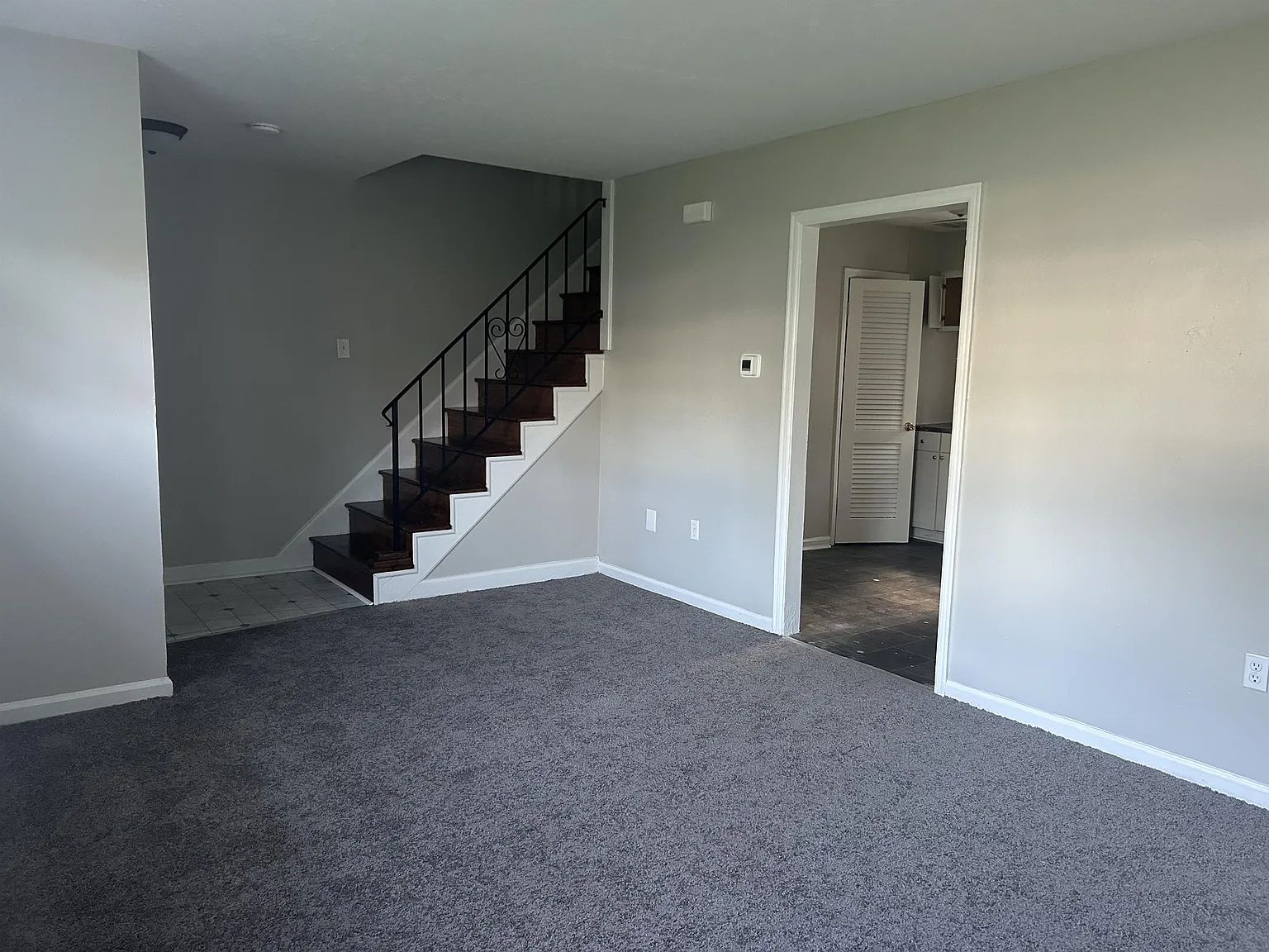 1110 Allen Dr — Photo 2