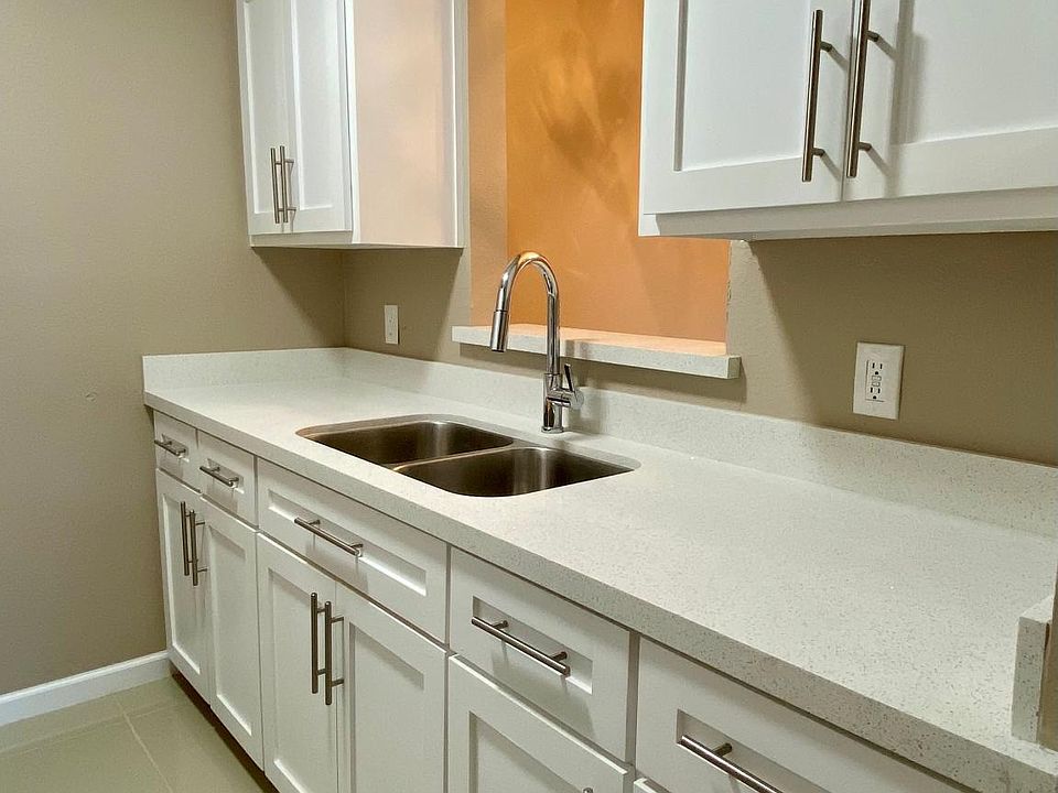 1st image of 721 W Dallas Ave #5